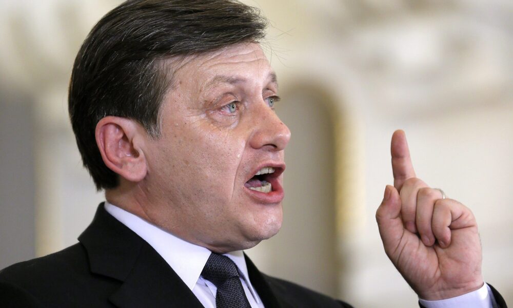 Romanian interim president Crin Antonescu delivering his first public speech
